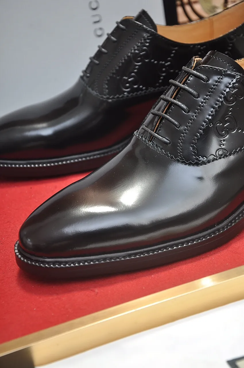 Men's shoes💰500💶Italy's top luxury men's shoe giant (GUCCI) (Gucci) (full cowhide lining) new arrival🍃Original European style🔰 Pleasant to the eye😍In order to make the shoes more durable and non-deformable🌀The production continues to follow traditional methods but there is still no lack of innovation💪Choose original sheepskin for the leather♻️ Smooth and natural And extra bright ⭐Made of imported cowhide, the first choice of rich people 38-45 (45 customized)